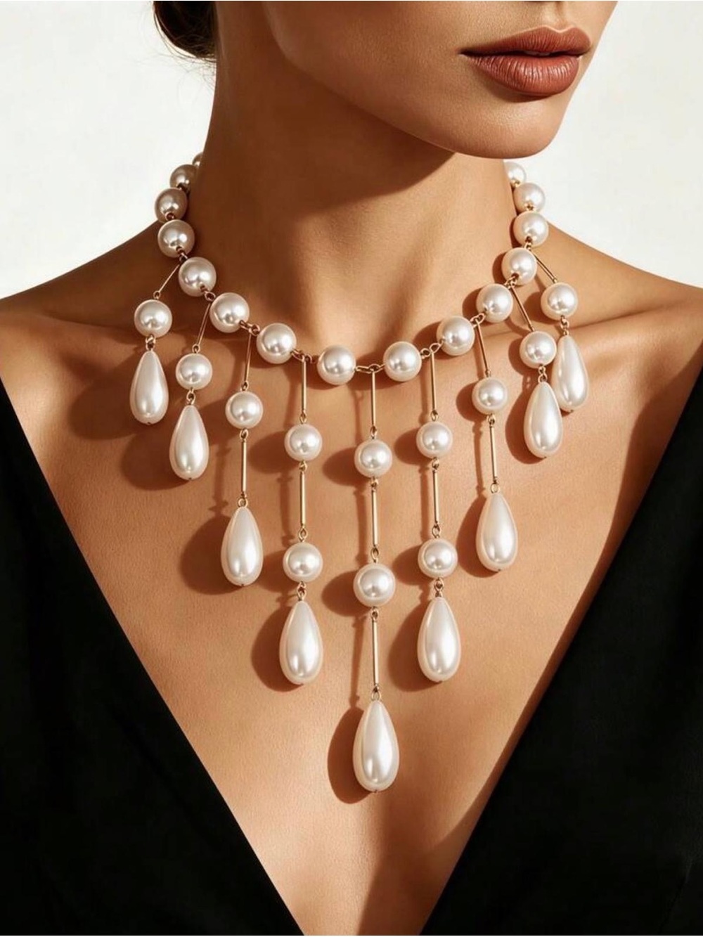 Elegant Pearl Teardrop Statement Necklace - White